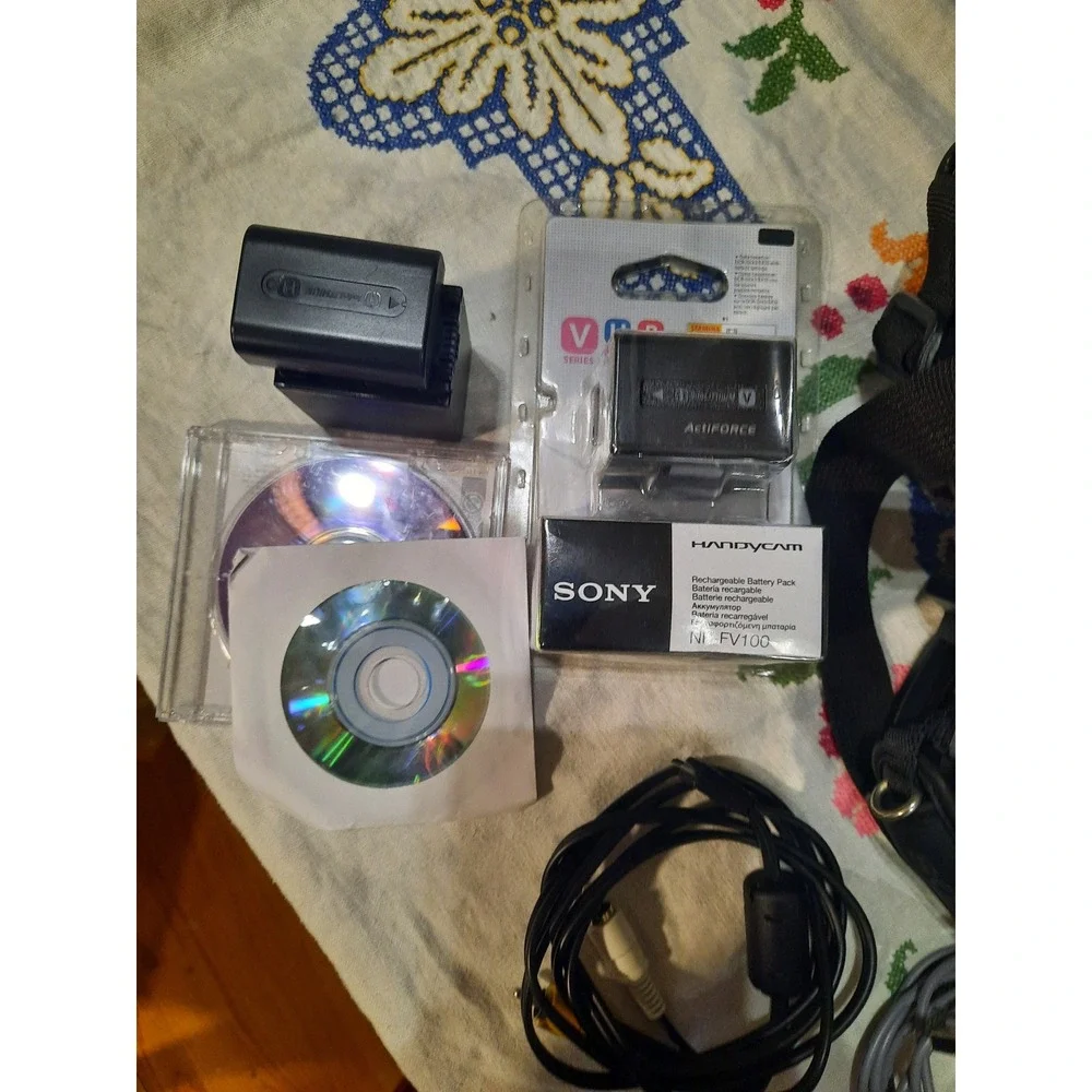 Sony Handycam DCR-DVD650 Camcorder 60x Zoom Bundle with New NP-FV100 Battery